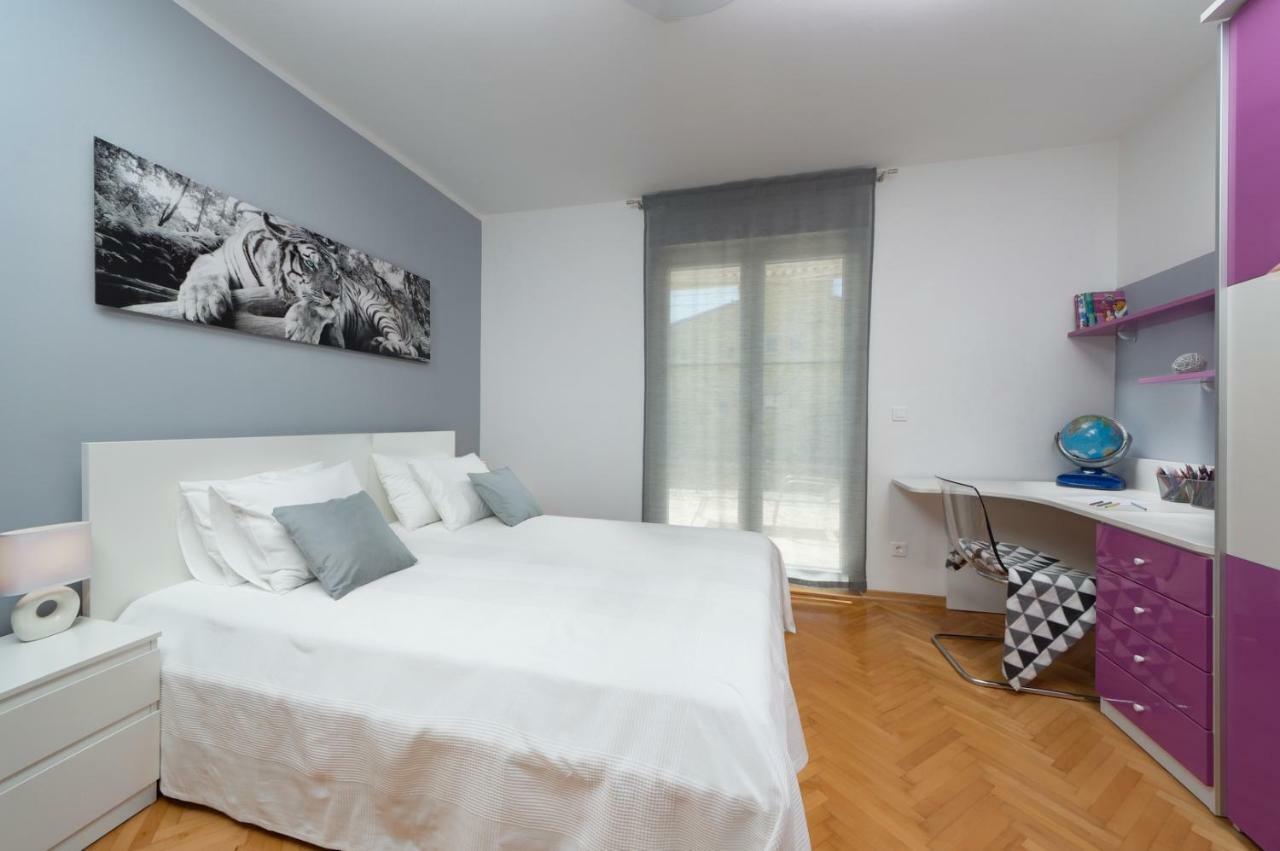 Rainbow Apartment Pula Exterior foto