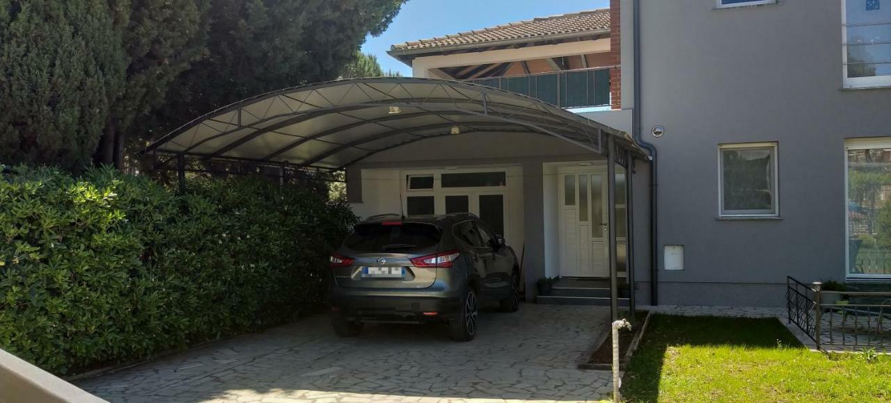 Rainbow Apartment Pula Exterior foto