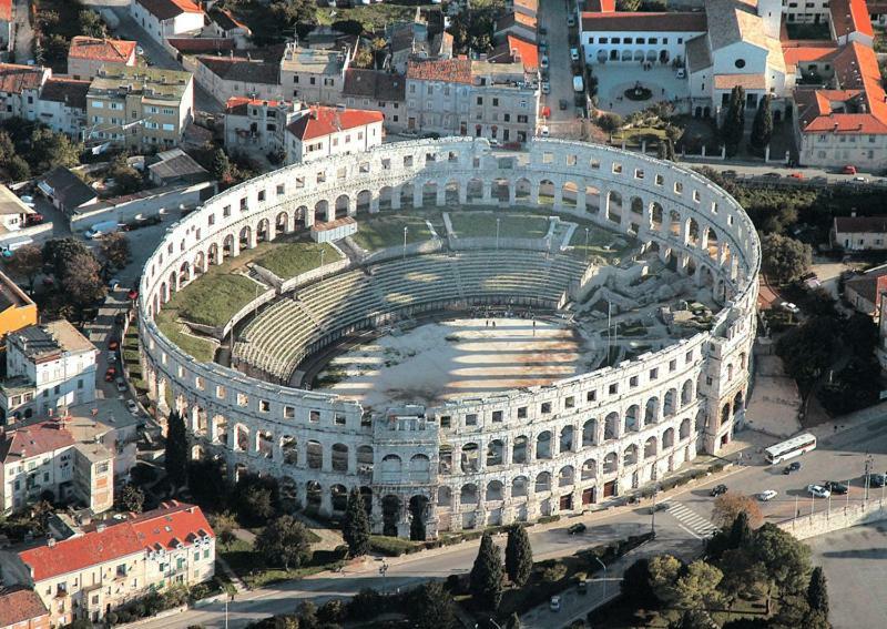 Rainbow Apartment Pula Exterior foto